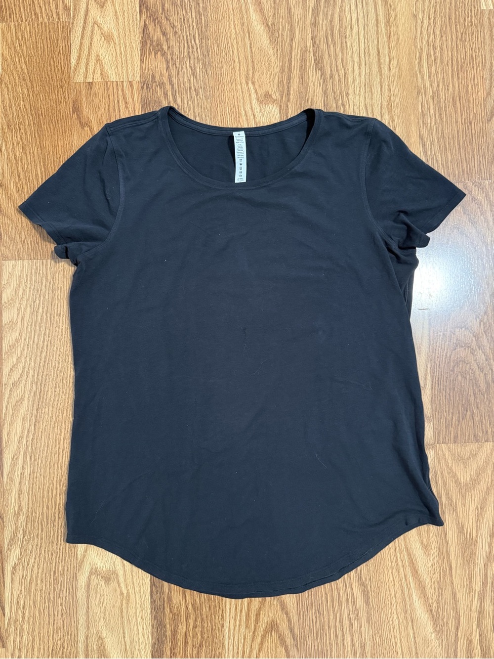 Lululemon women’s Classic Black Crewneck Tee - size 10